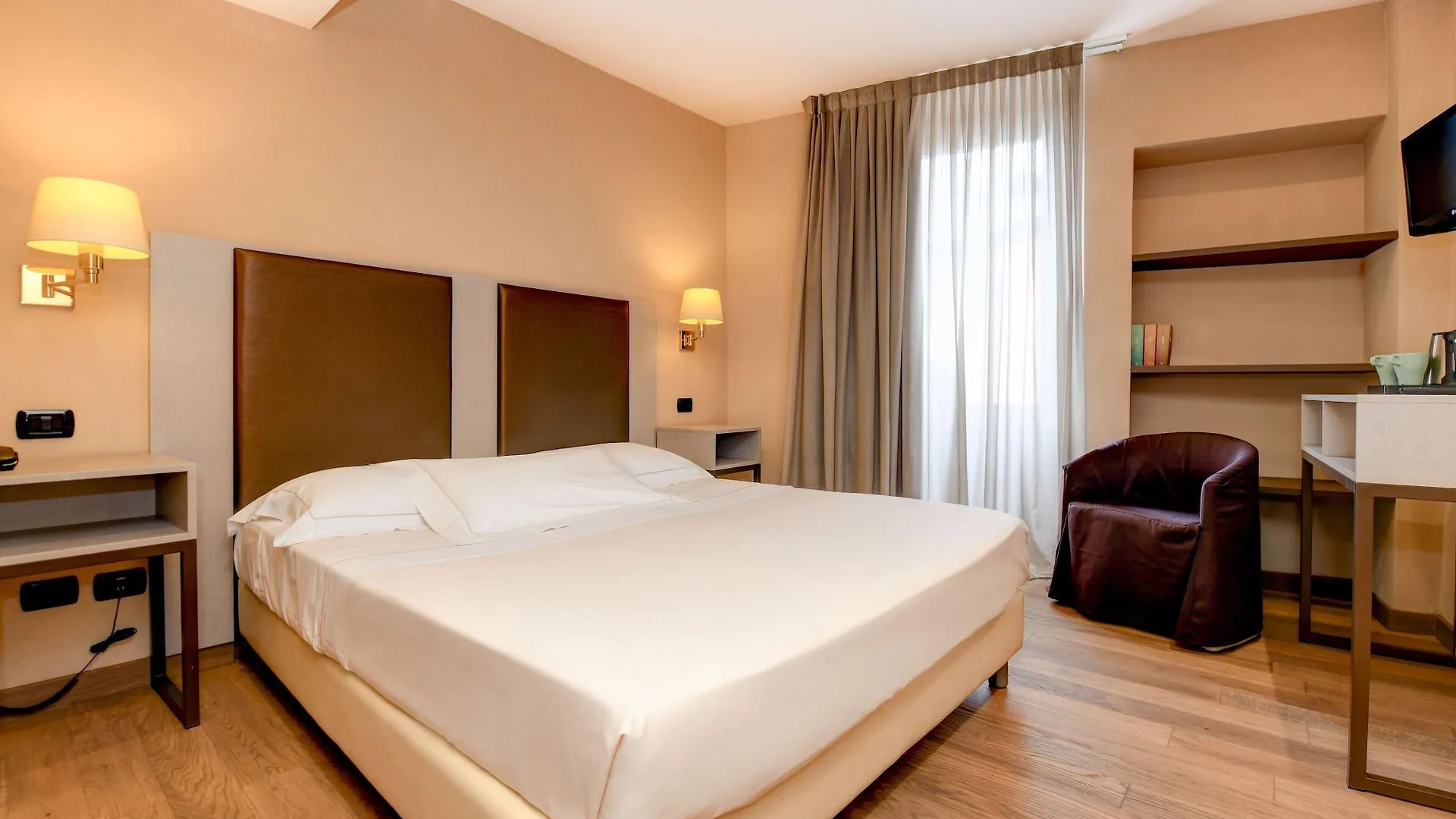 Hotel Tripoli Desenzano del Garda 3*,