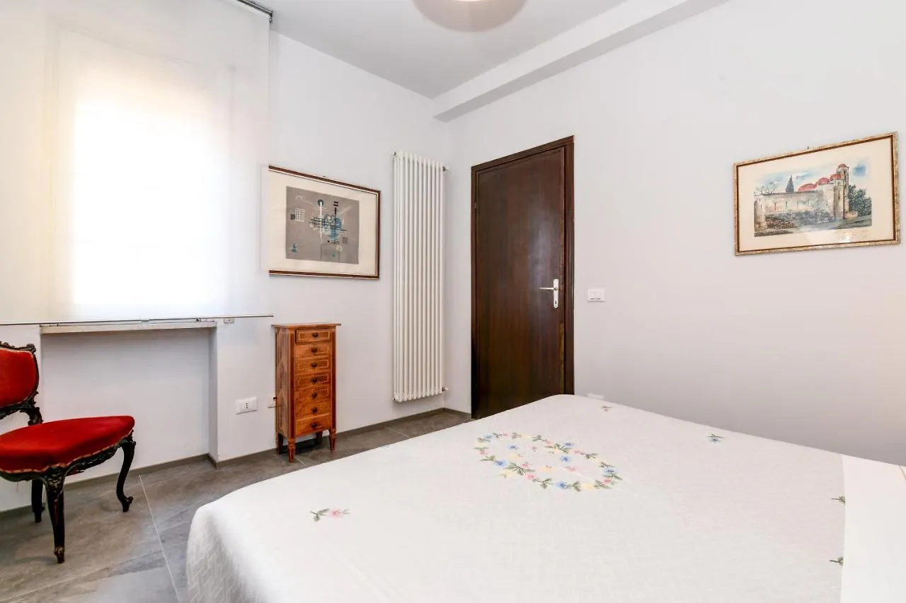 Hotel Tripoli Desenzano del Garda 3*,  Italy