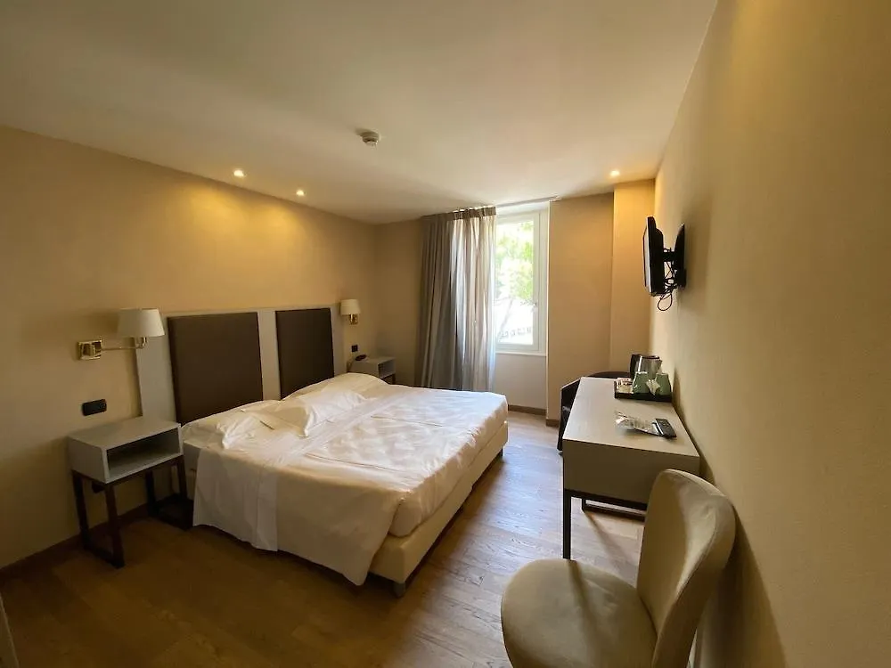 Hotel Tripoli Desenzano del Garda