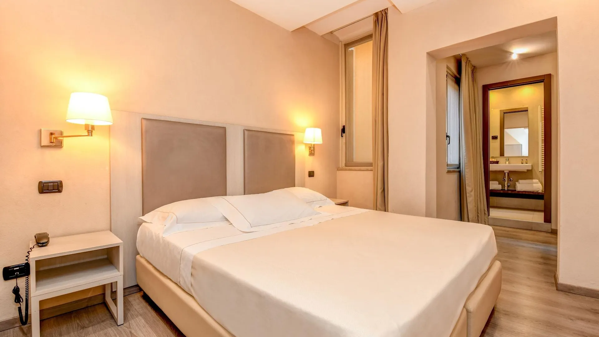 Hotel Tripoli Desenzano del Garda 3*,