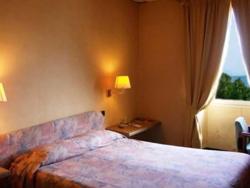 Hotel Tripoli Desenzano del Garda 3*,  Italy