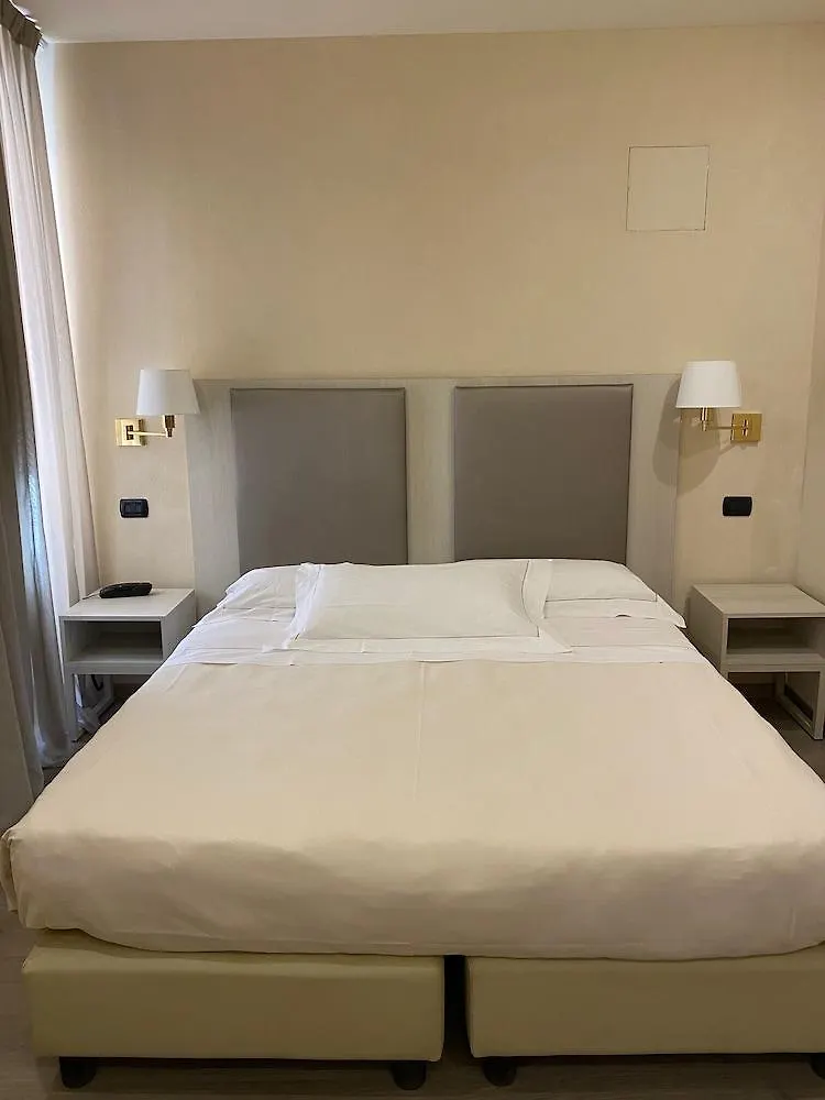 Hotel Tripoli Desenzano del Garda